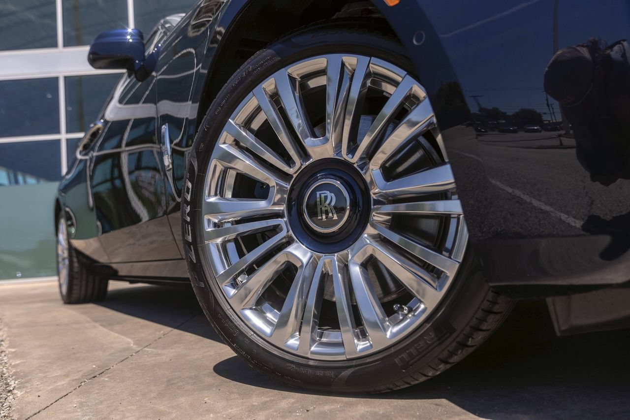 Certified 2025 Rolls-Royce Ghost AWD/4WD image 2