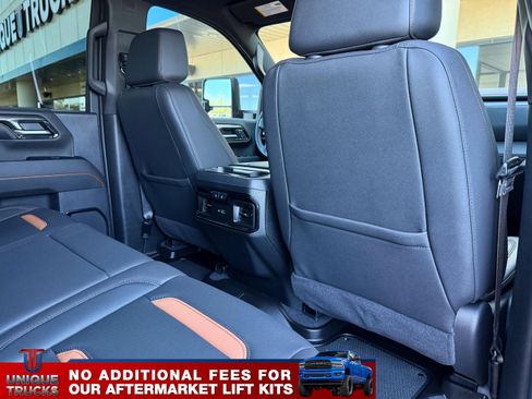 Used 2024 GMC Sierra 2500 AT4 image 25