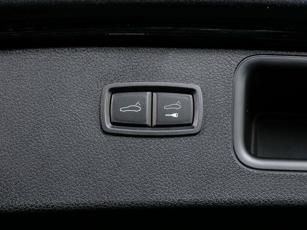 Certified 2026 Porsche Macan AWD/4WD image 31