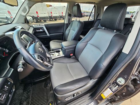 Used 2023 Toyota 4Runner SR5 Premium w/ Moonroof Package RWD image 15