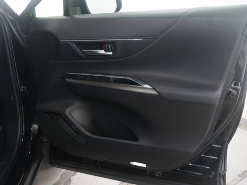 Used 2022 Toyota Venza Limited image 9