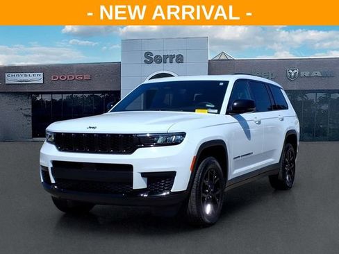 Used 2024 Jeep Grand Cherokee L Altitude AWD/4WD image 3