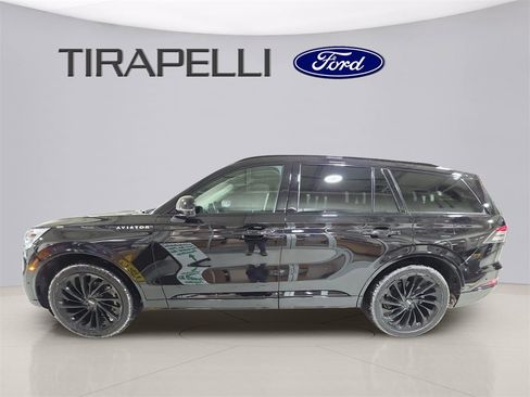 Used 2023 Lincoln Aviator Reserve w/ Equipment Group 201A image 3