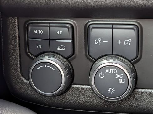Used 2021 Chevrolet Tahoe LT AWD/4WD image 41