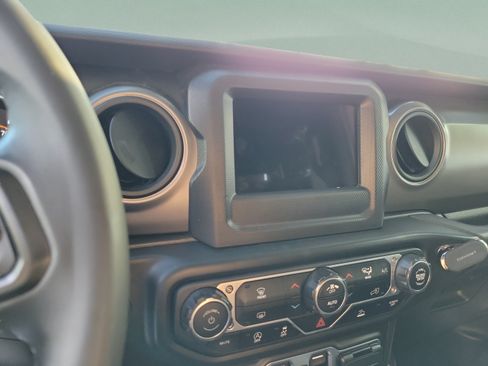 Used 2021 Jeep Gladiator Sport AWD/4WD image 18