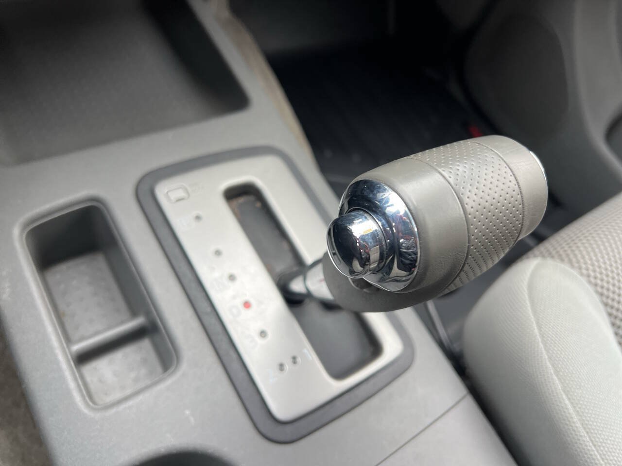 Used 2010 Nissan Frontier SE AWD/4WD image 21