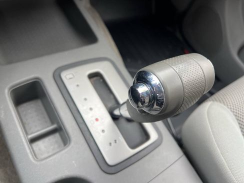 Used 2010 Nissan Frontier SE AWD/4WD image 21