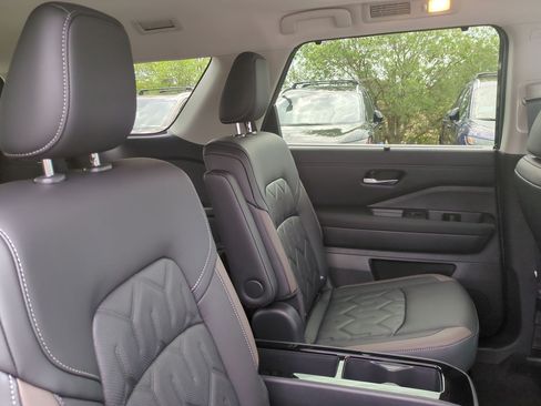 New 2026 Nissan Pathfinder Platinum w/ Accent Package AWD/4WD image 38