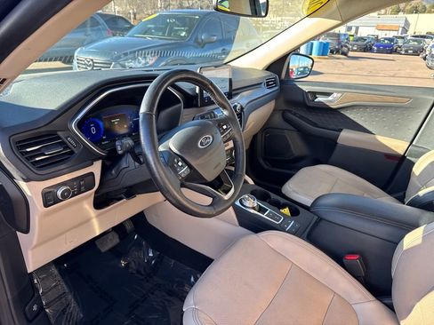 Used 2020 Ford Escape Titanium image 29