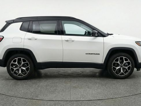 Used 2025 Jeep Compass Limited AWD/4WD image 11