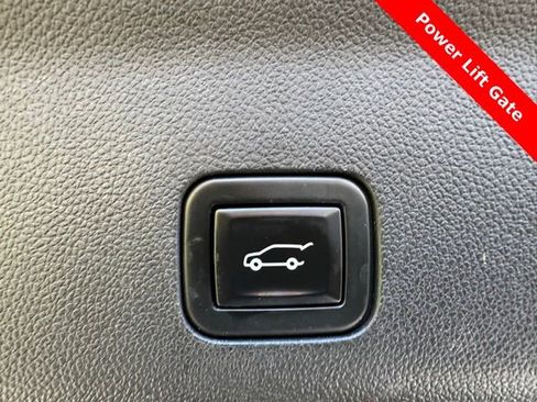 Used 2021 Chevrolet Suburban LT image 20