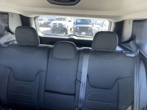 Used 2017 Jeep Renegade Altitude image 10