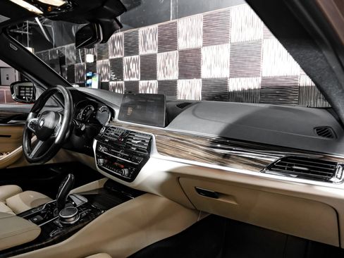 Used 2019 BMW 540i xDrive AWD/4WD image 11