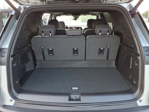 New 2026 Chevrolet Traverse LT w/ Sun and Wheel Package image 12