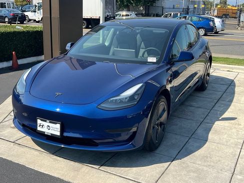 Used 2021 Tesla Model 3 Standard Range Plus RWD image 3