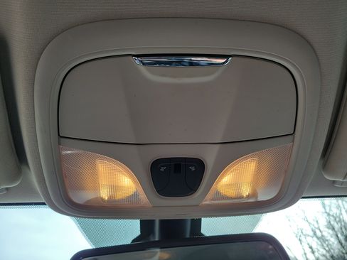 Used 2018 Jeep Cherokee Latitude Plus w/ Cold Weather Group image 29