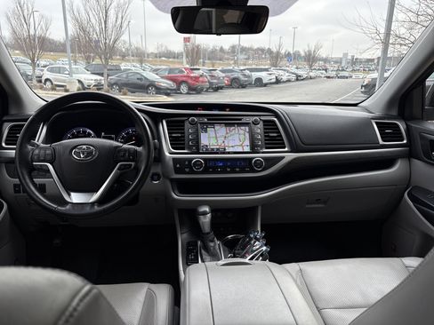 Used 2017 Toyota Highlander Limited image 29