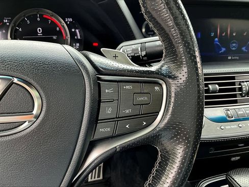 Used 2018 Lexus LS 500 F Sport w/ Accessory Package (Z2) RWD image 25