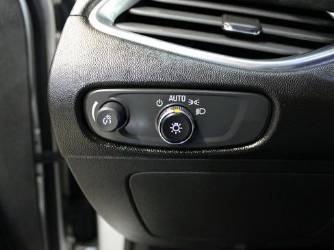 Used 2019 Chevrolet Malibu LT image 25