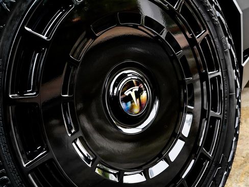 Used 2024 Tesla Cybertruck AWD Crew Cab image 16