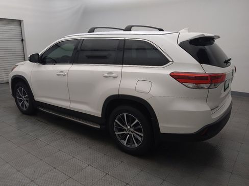 Used 2019 Toyota Highlander XLE image 3