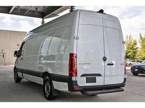 Used 2023 Mercedes-Benz Sprinter 2500 image 4