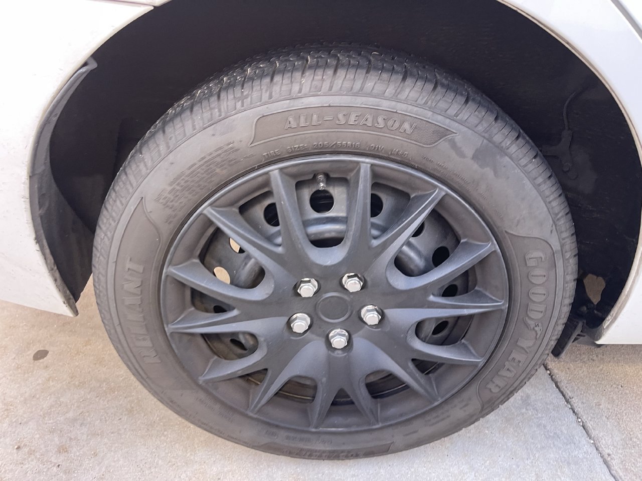 Used 2016 Toyota Corolla LE FWD image 4
