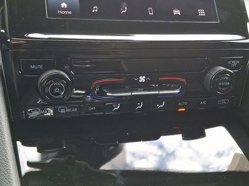 New 2025 Jeep Grand Cherokee Laredo X image 13