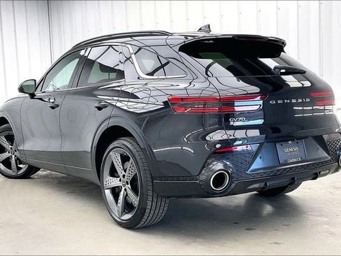 Used 2023 Genesis GV70 3.5T Sport w/ Sport Prestige Package AWD/4WD image 11