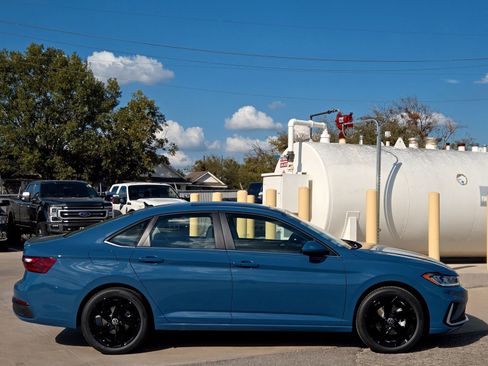 New 2026 Volkswagen Jetta SE image 3