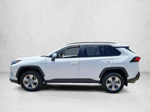 Used 2022 Toyota RAV4 XLE w/ Convenience Package FWD image 8