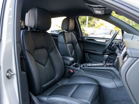 Certified 2024 Porsche Macan image 55