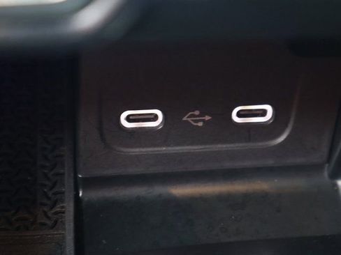 Used 2025 Mercedes-Benz C 300 4MATIC Sedan image 28