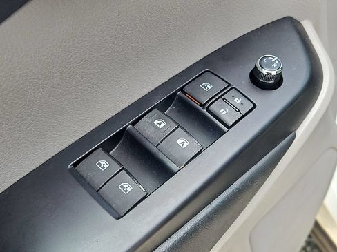 Used 2018 Toyota Highlander XLE AWD/4WD image 29