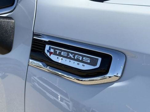 New 2026 GMC Sierra 1500 SLT image 15