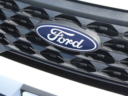 New 2025 Ford Maverick XL image 10