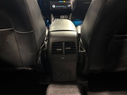 Used 2024 Ford Escape Platinum image 40