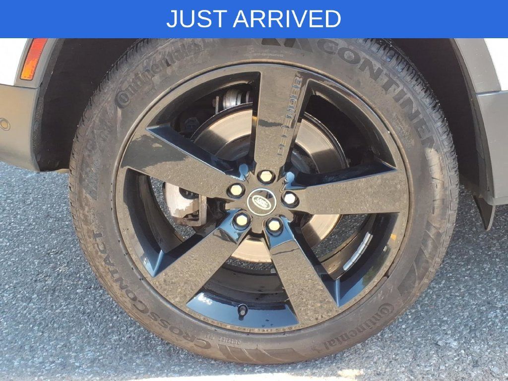 Used 2023 Land Rover Defender 110 SE AWD/4WD image 5