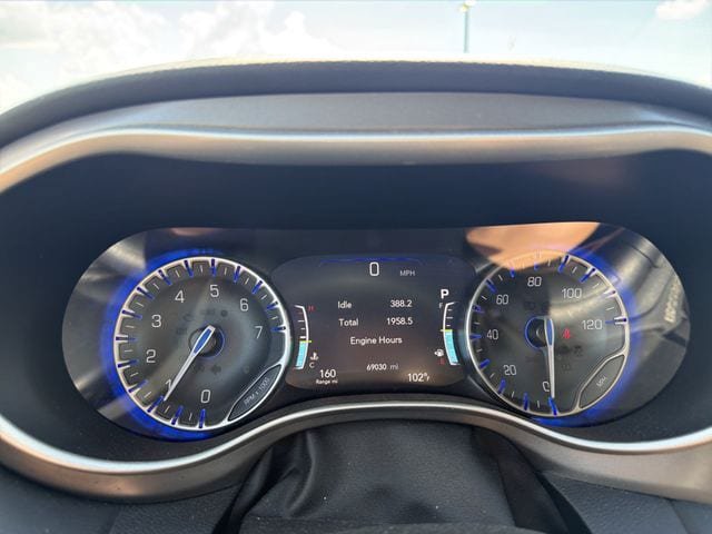 Used 2023 Chrysler Pacifica Touring-L FWD image 30