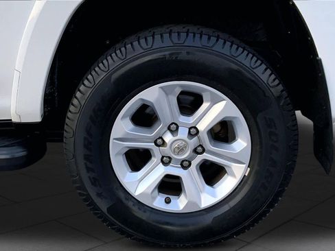 Used 2017 Toyota 4Runner SR5 Premium RWD image 11