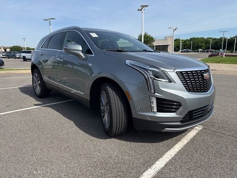 Used 2024 Cadillac XT5 Premium Luxury w/ Technology Package FWD image 3