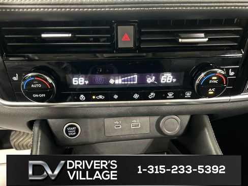 Used 2023 Nissan Rogue SL AWD/4WD image 16