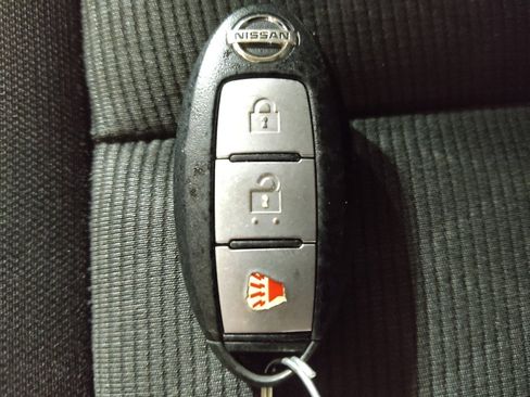 Used 2018 Nissan Titan SV w/ SV Convenience Package image 32