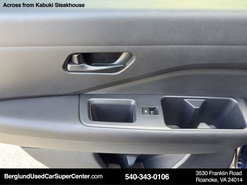 Used 2024 Nissan Pathfinder SV image 35