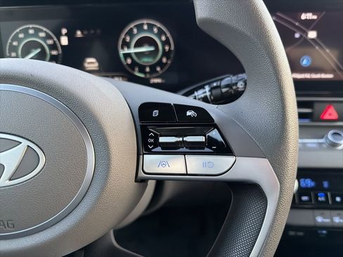 Used 2024 Hyundai Elantra SEL image 26