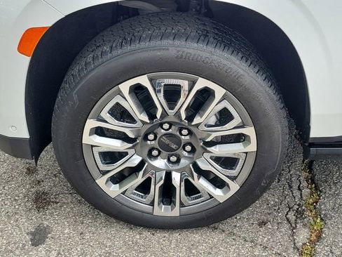 Used 2023 GMC Yukon XL Denali Ultimate AWD/4WD image 4