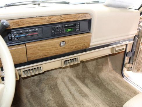 Used 1989 Jeep Grand Wagoneer image 20