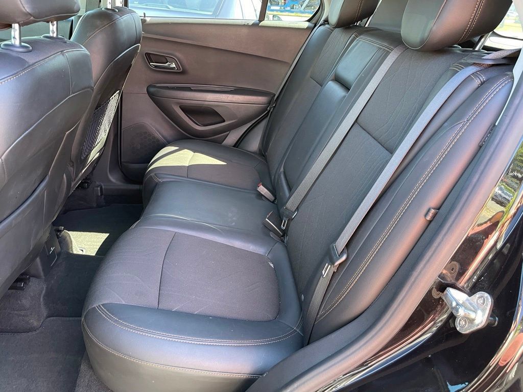 Used 2020 Chevrolet Trax LT w/ LT Convenience Package AWD/4WD image 8