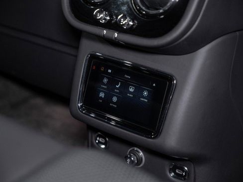 Used 2023 Bentley Bentayga Plug-In Hybrid image 14