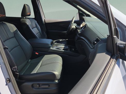 Used 2025 Honda Passport TrailSport image 23